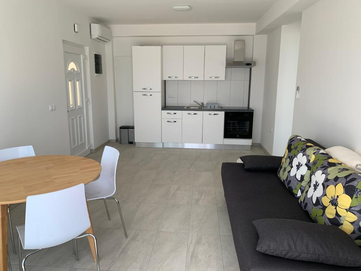 Elona Apartments Celina Luaran gambar