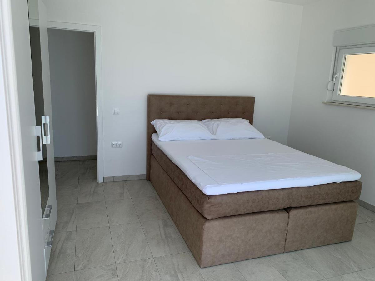 Elona Apartments Celina Luaran gambar