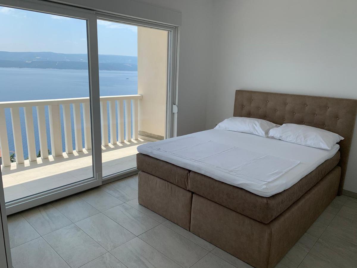 Elona Apartments Celina Luaran gambar