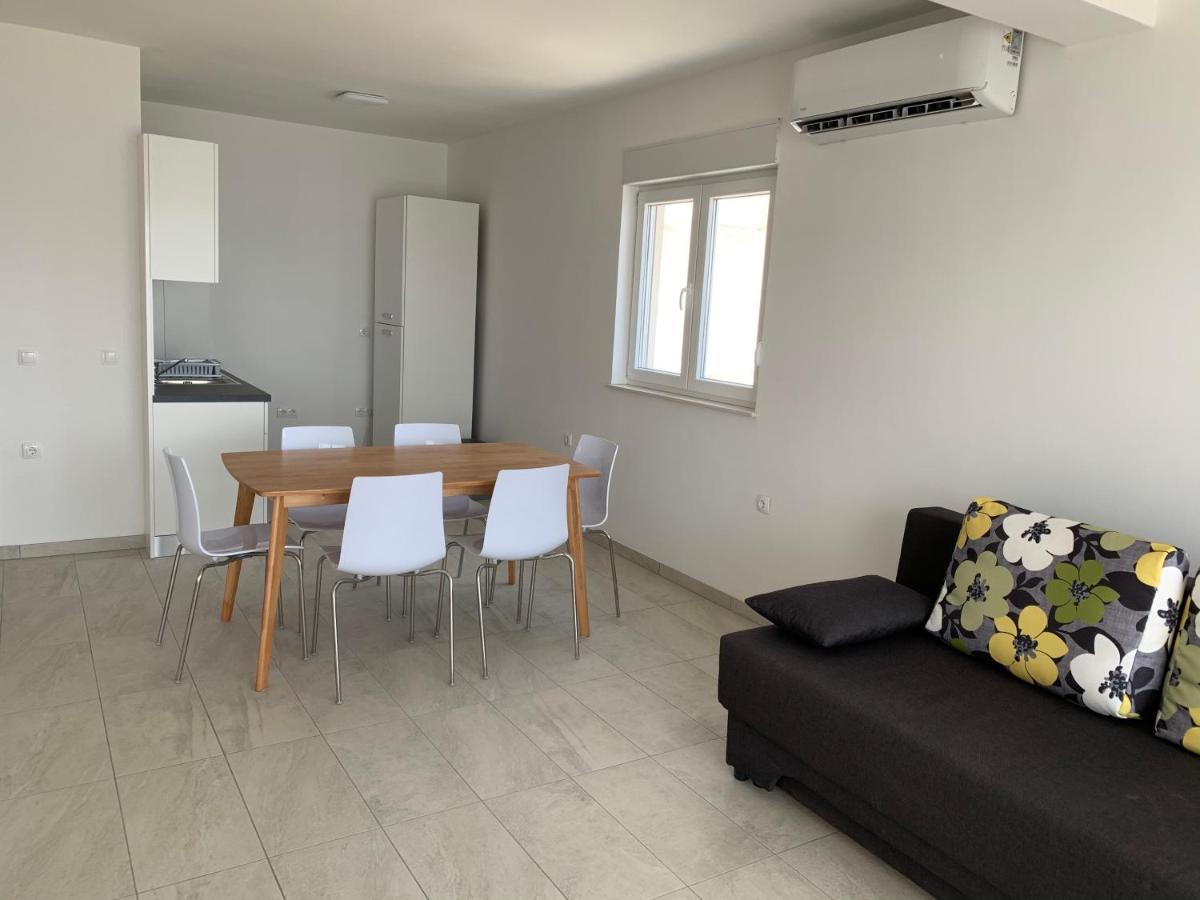 Elona Apartments Celina Luaran gambar