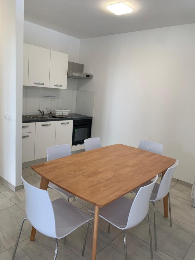 Elona Apartments Celina Luaran gambar
