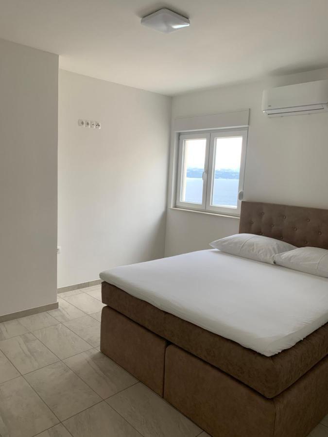 Elona Apartments Celina Luaran gambar