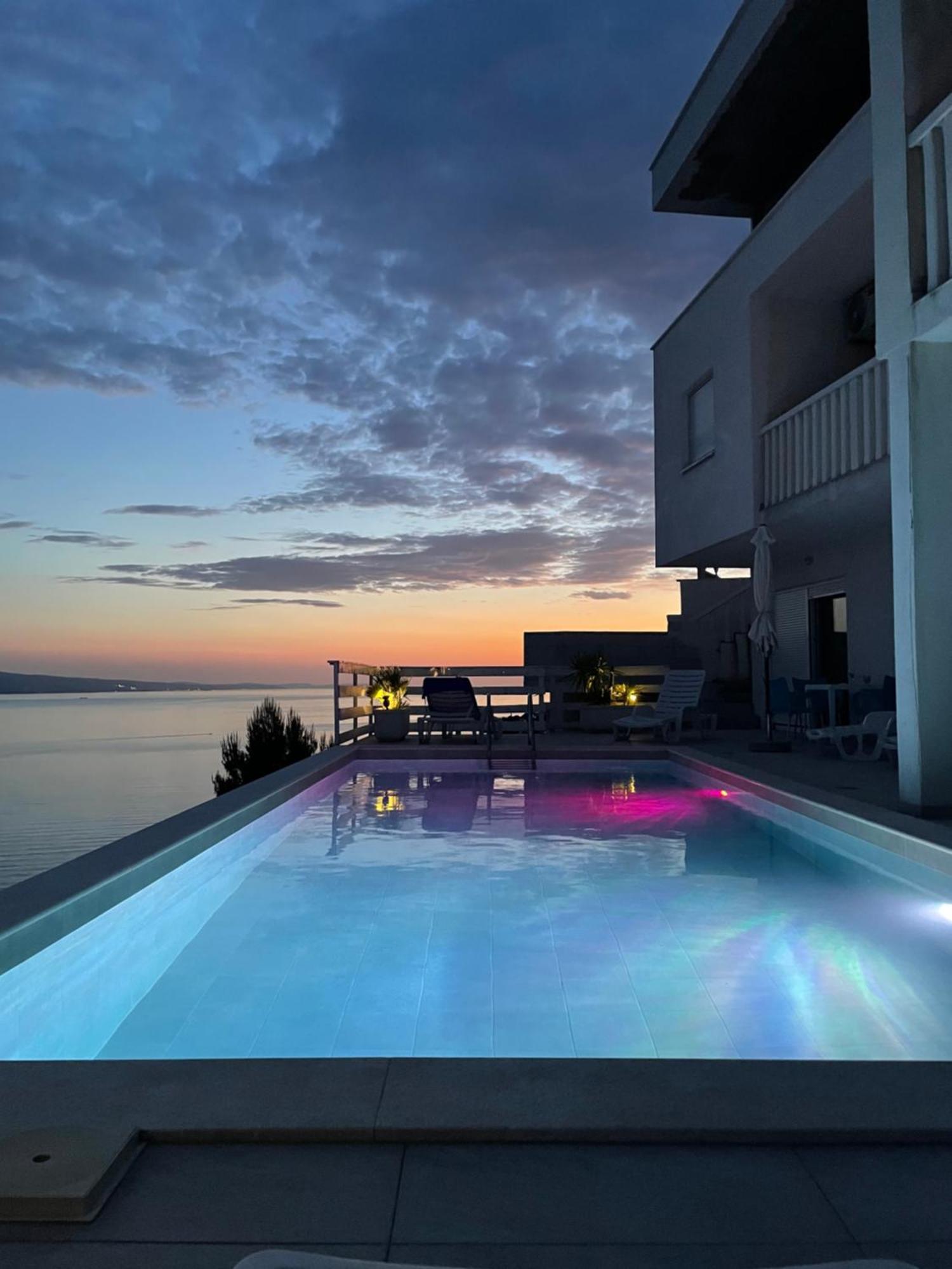 Elona Apartments Celina Luaran gambar
