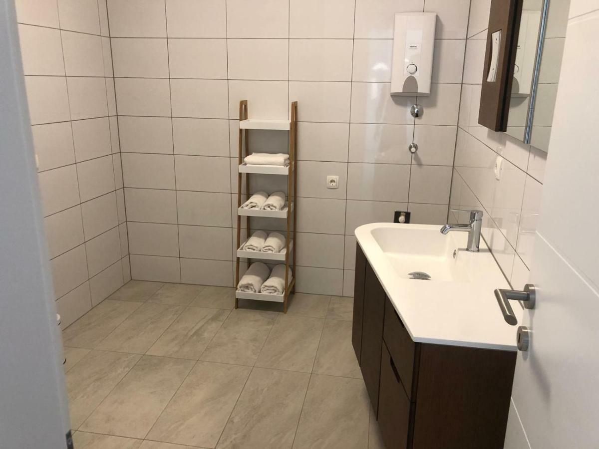 Elona Apartments Celina Luaran gambar