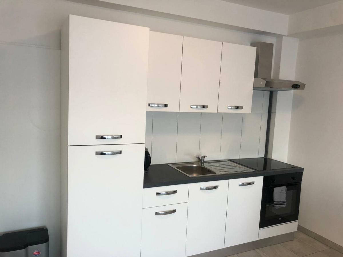 Elona Apartments Celina Luaran gambar